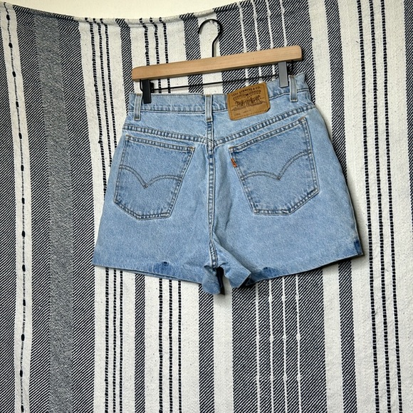 Vintage Levi’s 954 Denim Shorts - Picture 2 of 3